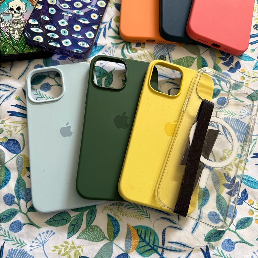 Colorful Phone Case Set - Picture 3 of 8